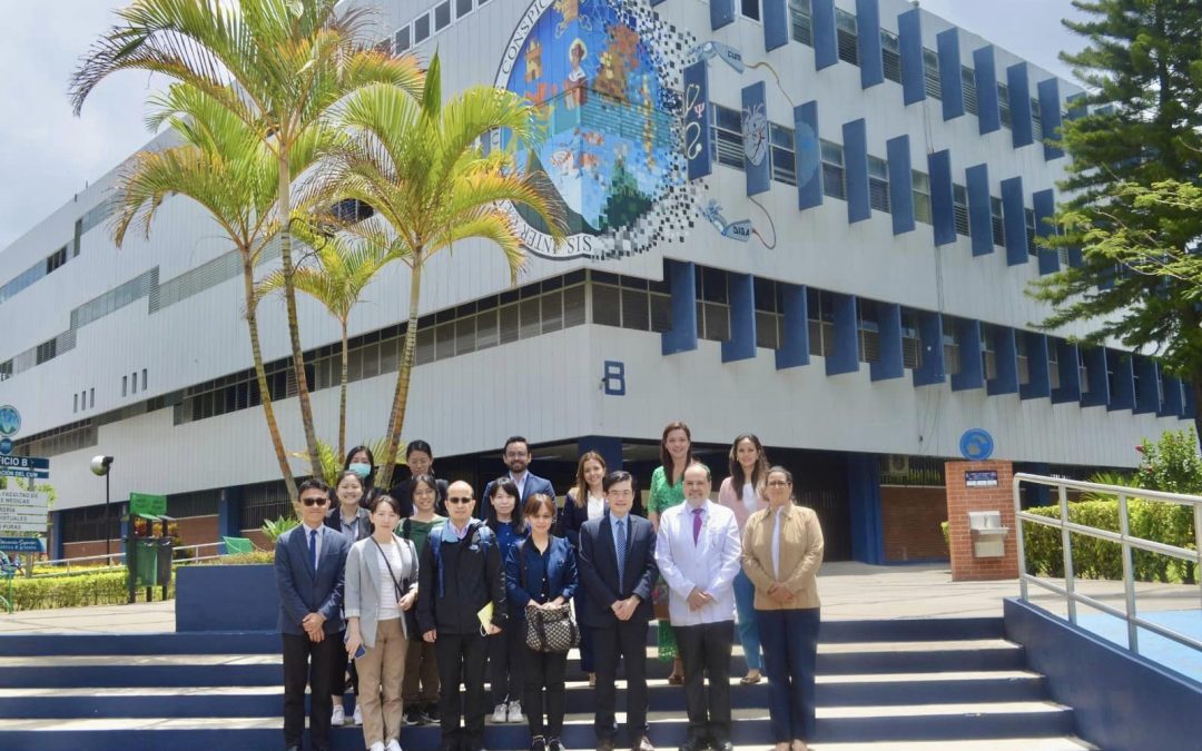 Visita académica de profesionales del 台大醫院 National Taiwan University Hospital a la Facultad De Ciencias Médicas USAC .