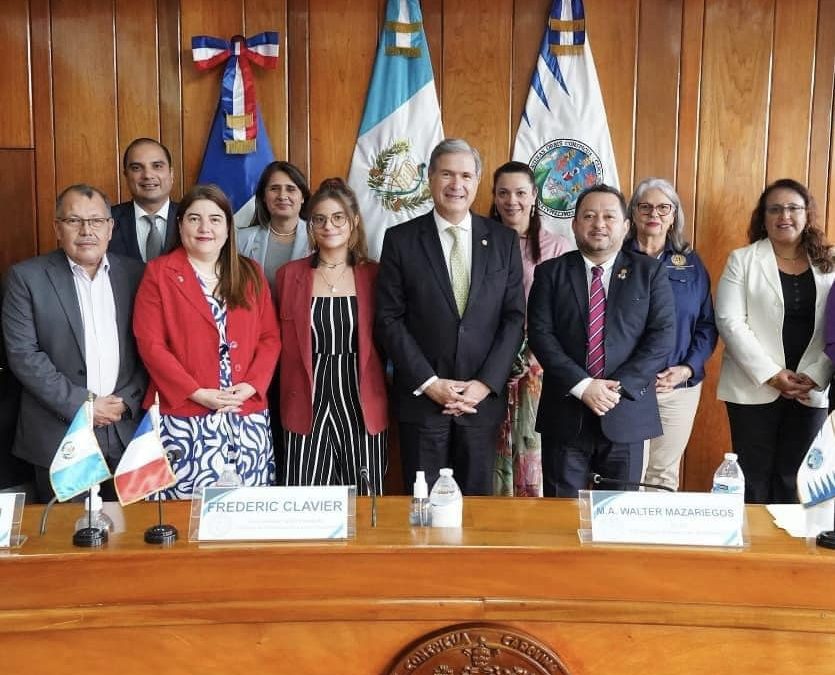 Embajador de la Embajada de Francia en Guatemala y en Belice realiza visita de cortesía a la Universidad de San Carlos de Guatemala